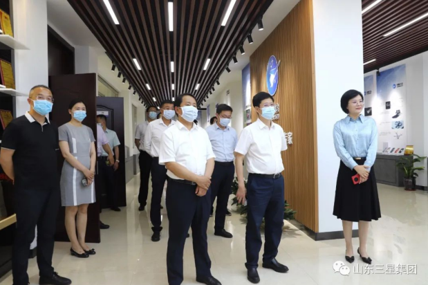 省工商聯(lián)副主席、省總商會(huì)副會(huì)長(zhǎng)郭建禮來(lái)山東三星集團(tuán)調(diào)研