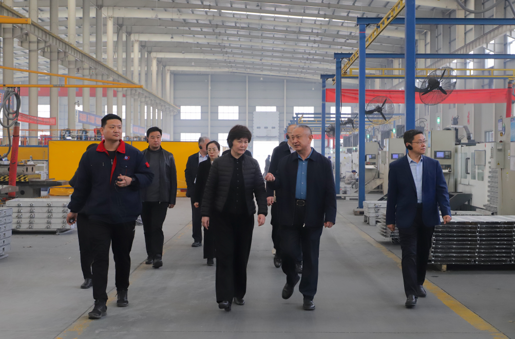 省工商聯(lián)黨組成員、秘書長于玲一行來山東三星集團調(diào)研