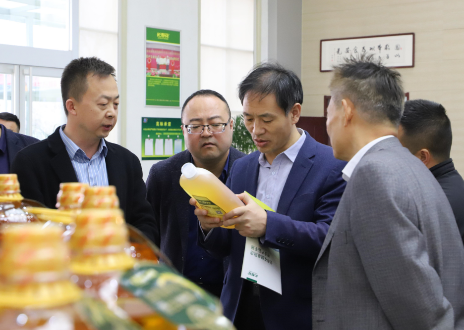 甘肅省定西市糧食和物資儲備局黨組書記、局長燕永春一行來山東三星集團(tuán)參觀座談
