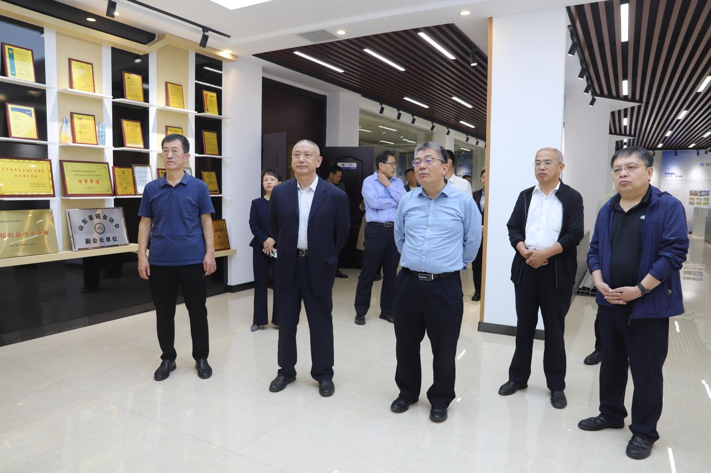 山東省市場監(jiān)管局二級(jí)巡視員、計(jì)量處處長趙風(fēng)勇一行來山東三星集團(tuán)調(diào)研