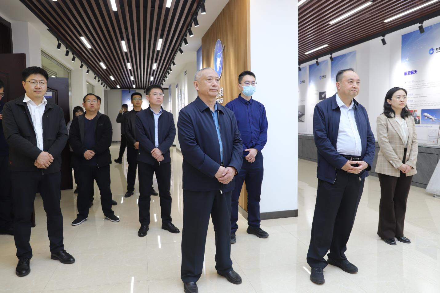 省工信廳電子信息產(chǎn)業(yè)處處長(zhǎng)、二級(jí)巡視員李英峰來山東三星集團(tuán)調(diào)研