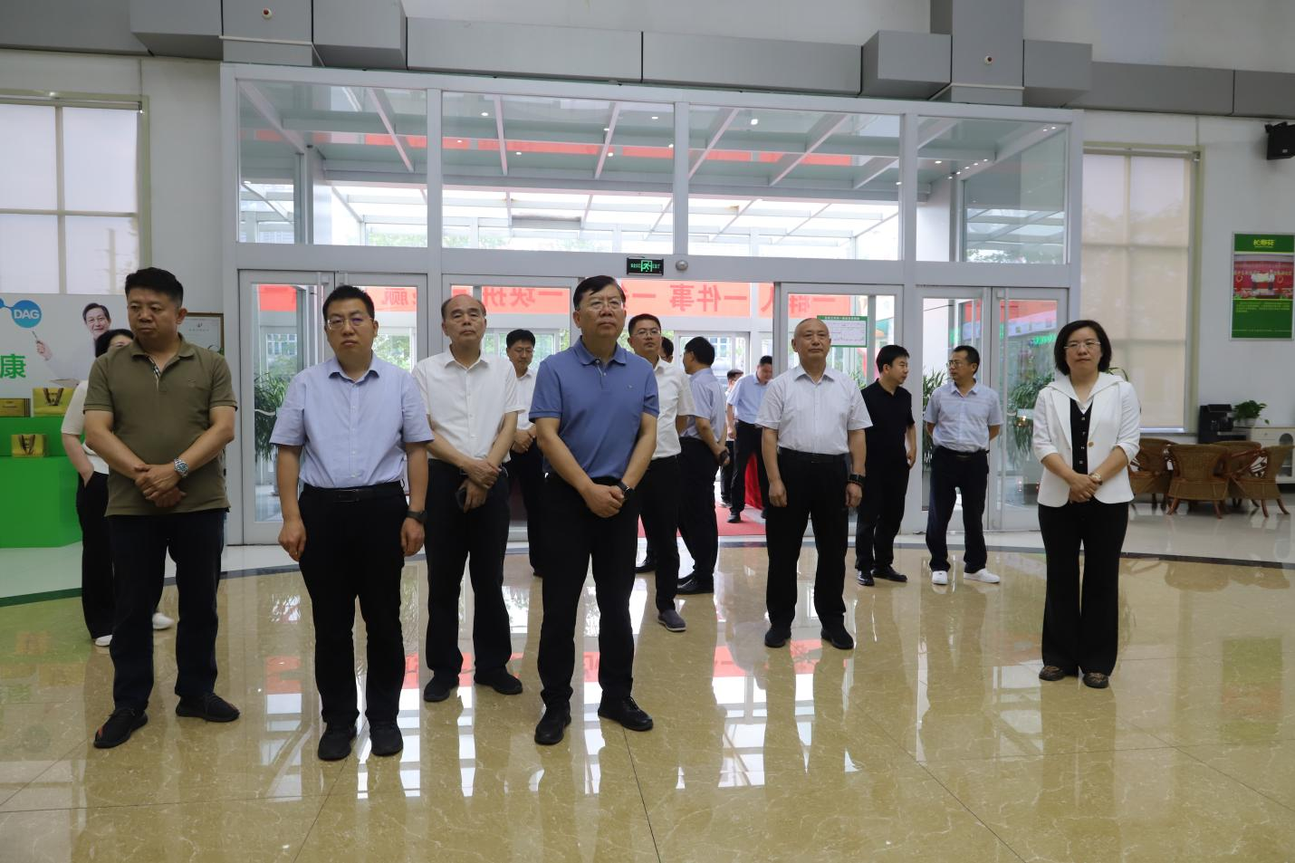 河南省政府參事、省政府原秘書長(zhǎng)劉世偉一行來山東三星集團(tuán)調(diào)研