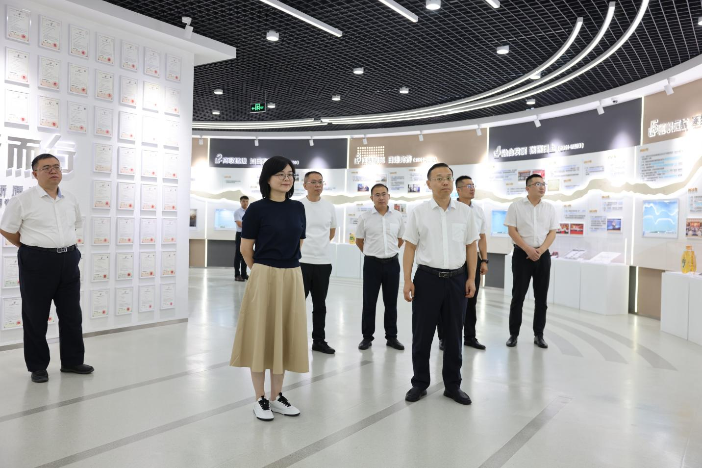 郵儲銀行濱州分行黨委書記、行長梁騫一行來山東三星集團走訪調研
