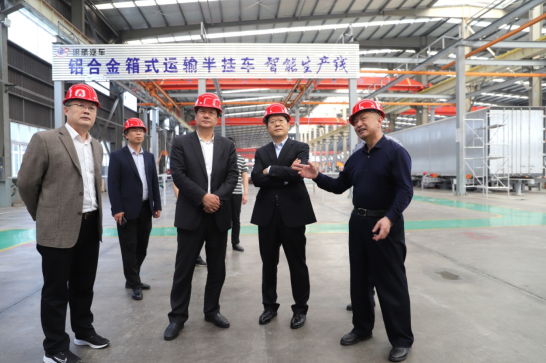 濱州市副市長(zhǎng)李逢章一行來(lái)山東三星集團(tuán)參觀(guān)調(diào)研