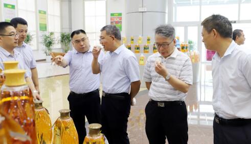 中國糧食經(jīng)濟雜志社社長、主編李福君來山東三星集團調(diào)研