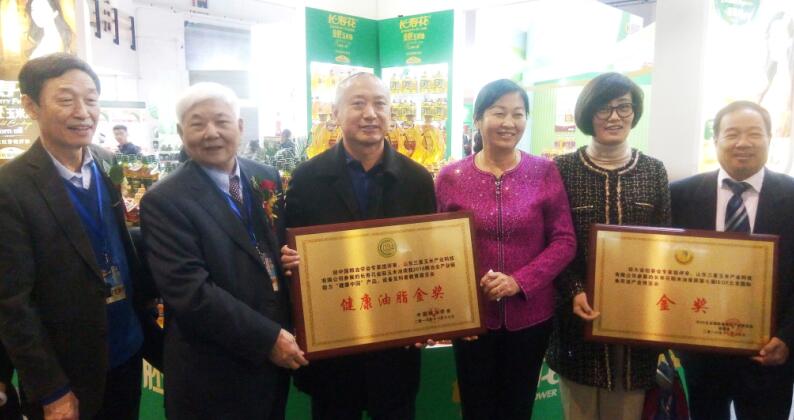 長(zhǎng)壽花金胚玉米油、稻米油雙雙榮獲糧油行業(yè)品質(zhì)金獎(jiǎng)
