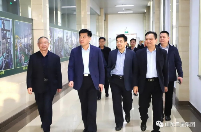 鄒平市副市長(zhǎng)、市公安局黨委書(shū)記、局長(zhǎng)張?jiān)缓Ｒ恍械缴綎|三星集團(tuán)參觀(guān)調(diào)研